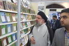 امام جمعة طهران يزور جناح العتبة الحسينية المقدسة في معرض طهران الدولي