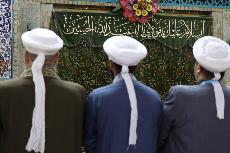 عند مرقد الإمام الحسين: أعراقٌ وأديانٌ شتّى ألّف حبُّهُ بين قلوب أصحابها