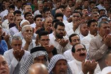 بالصور... صلاة عيد الفطر المبارك من داخل الصحن الشريف لمرقد الامام الحسين عليه السلام