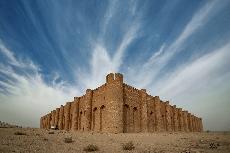 قصر أثري في بادية كربلاء وسط العراق ولا تزال أطلال القصر قائمة إلى يومنا هذا.