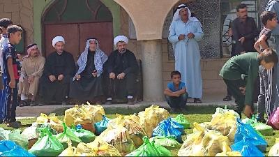 استجابة لنداء المرجعية الدينية.. العتبة الحسينية توزع سلّات غذائية لمكونين عراقيين