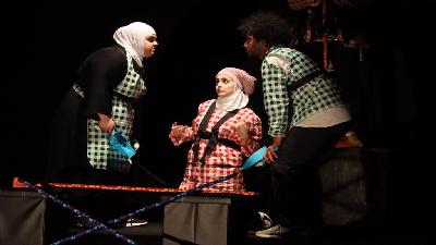 مسرحية قطار الباقورة أحد فعاليات اليوم السابع لمهرجان أيام كربلاء للمسرح