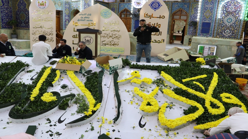 شاهد بالصور تحضيرات مستمرة لأحياء ذكرى ولادة الامام الحسين عليه السلام