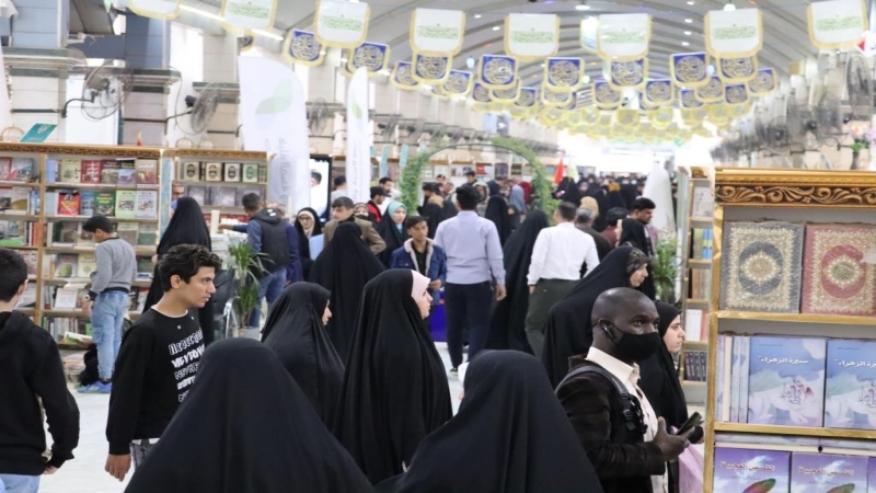معرض كربلاء الدولي للكتاب يشهد إقبال واسع من قبل الزائرين والقراء