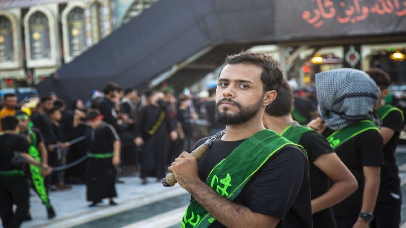 بالصور.. زوار كربلاء يواصلون أحياء اربعينية الامام الحسين (ع)