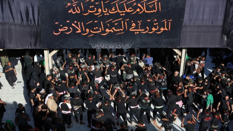 بالصور.. زوار كربلاء يواصلون أحياء اربعينية الامام الحسين (ع)