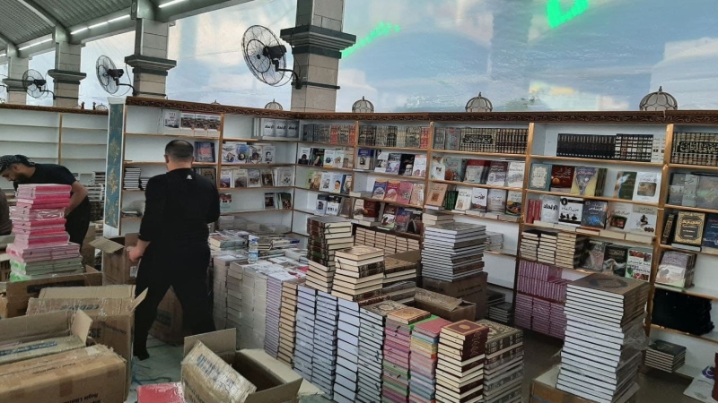 بالصور..استمرار العمل من قبل كوادر العتبة لإفتتاح معرض كربلاء السنوي الدولي للكتاب