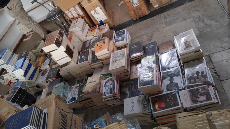 بالصور..استمرار العمل من قبل كوادر العتبة لإفتتاح معرض كربلاء السنوي الدولي للكتاب