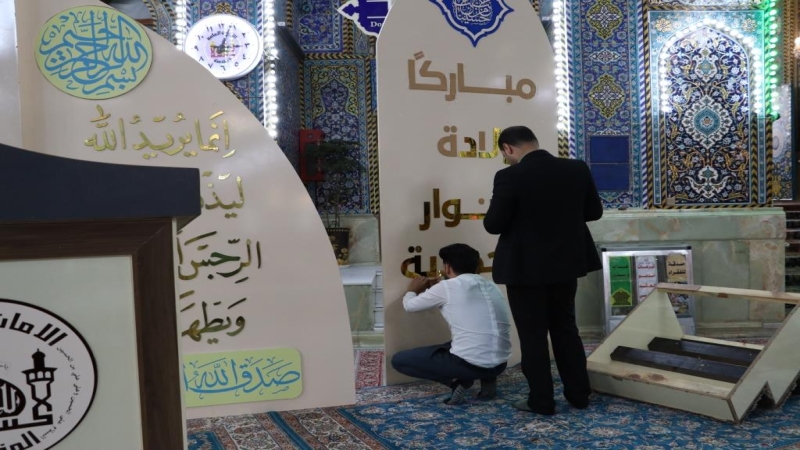 شاهد بالصور تحضيرات مستمرة لأحياء ذكرى ولادة الامام الحسين عليه السلام