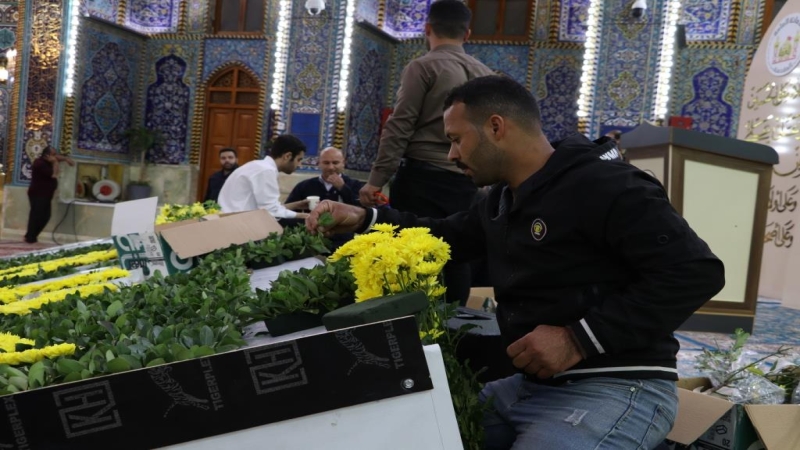 شاهد بالصور تحضيرات مستمرة لأحياء ذكرى ولادة الامام الحسين عليه السلام