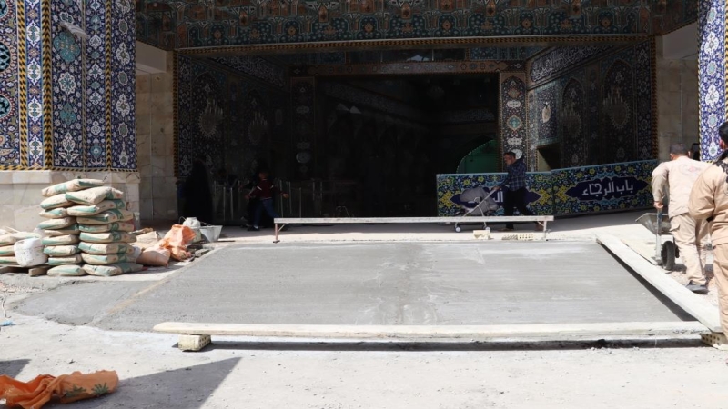 بالصور..كوادر العتبة الحسينية واعمال الصيانة في باب الرجاء للحرم الحسيني