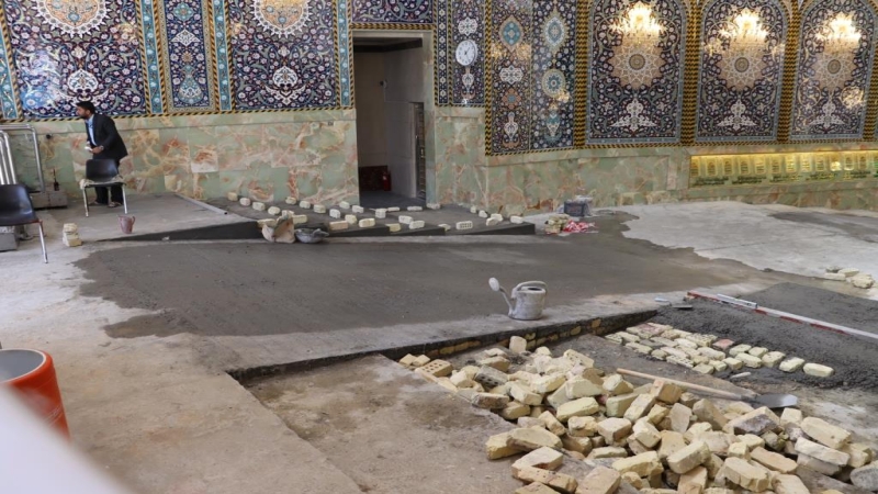 بالصور..كوادر العتبة الحسينية واعمال الصيانة في باب الرجاء للحرم الحسيني