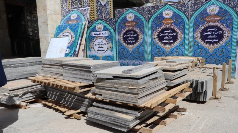 بالصور..كوادر العتبة الحسينية واعمال الصيانة في باب الرجاء للحرم الحسيني