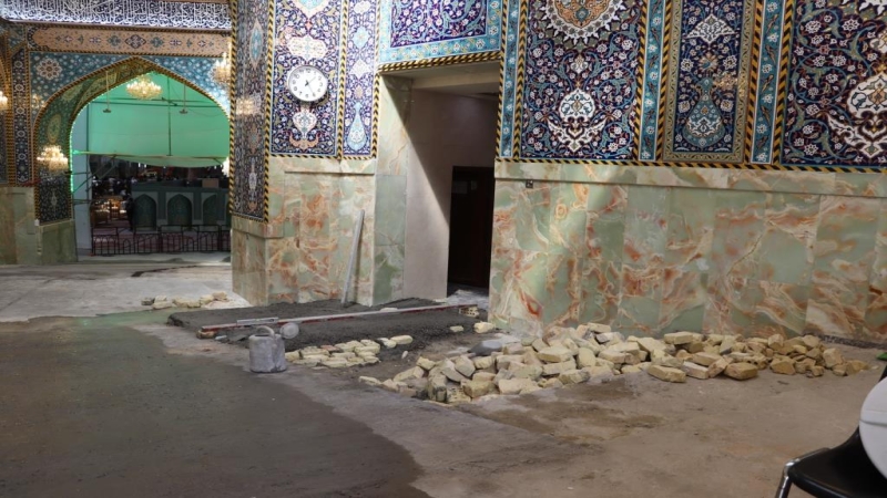 بالصور..كوادر العتبة الحسينية واعمال الصيانة في باب الرجاء للحرم الحسيني