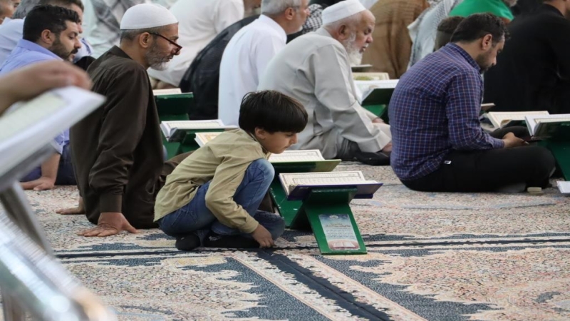 الختمة القرآنية جزء من الاعمال الرمضانية الحرم الحسيني المقدس